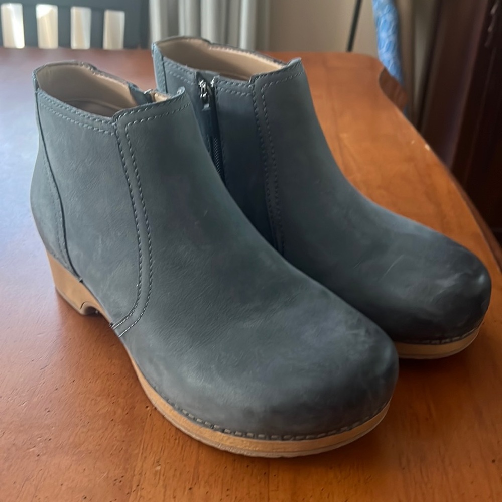 Dansko booties size 39